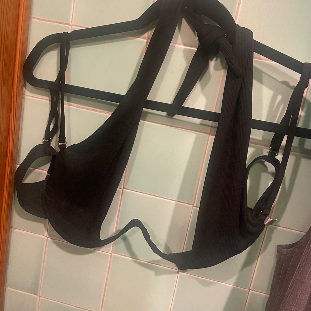 Black show bra